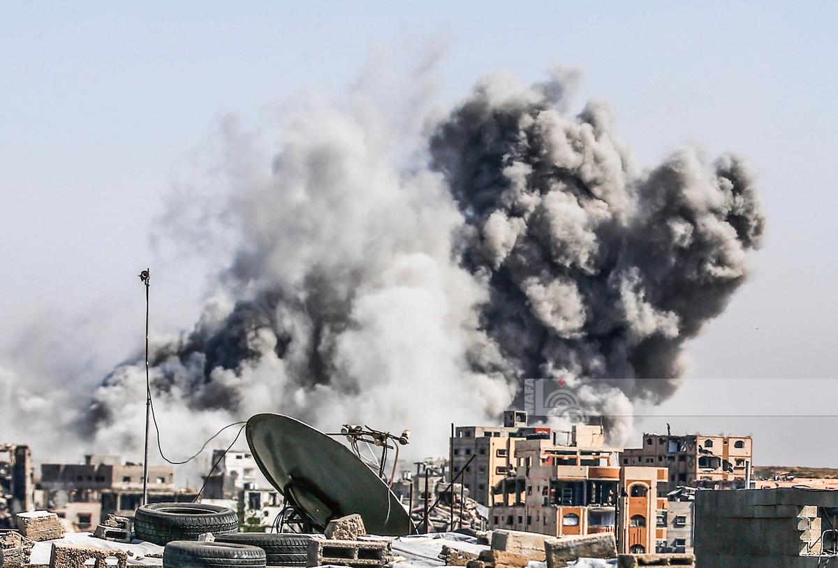 دخان يتصاعد بعد غارات شنتها طائرات الاحتلال الإسرائيلي شرق مدينة غزة (وفا)